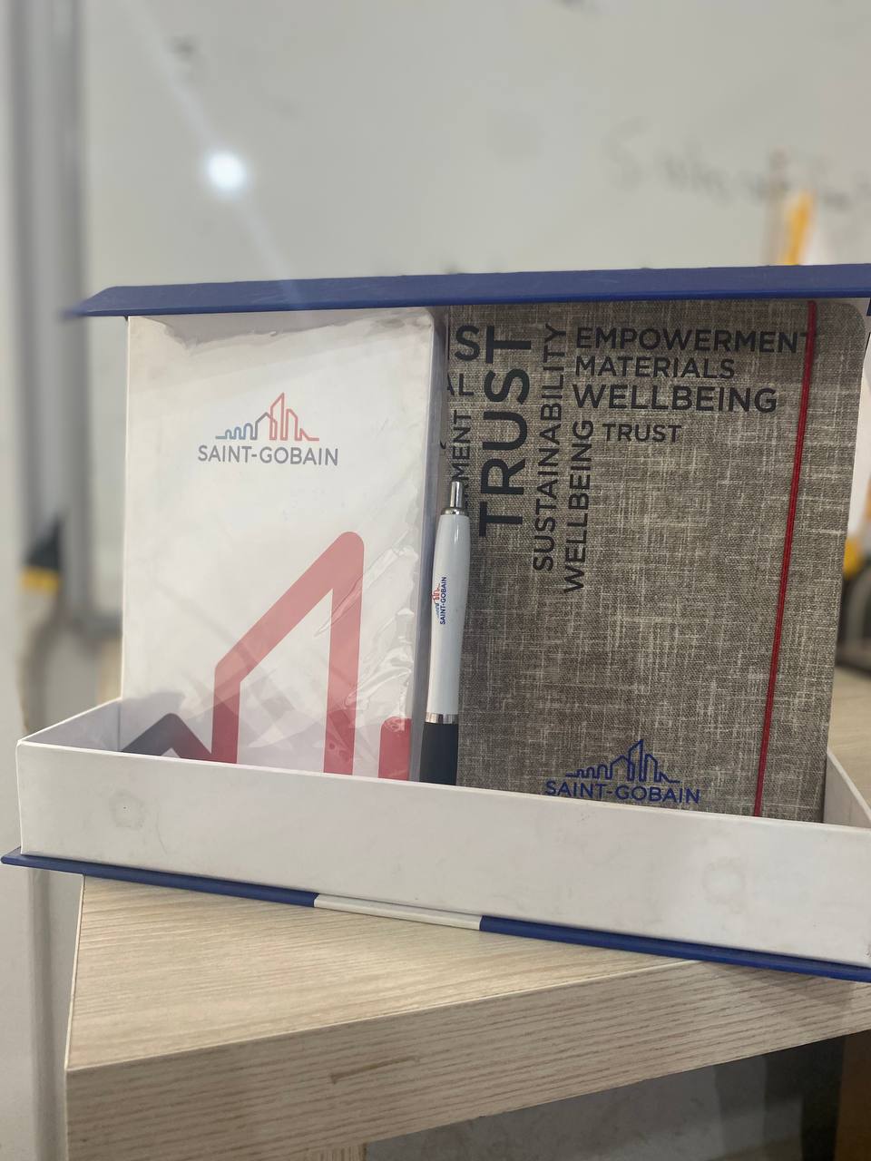 saint gobain — giveaways — 01